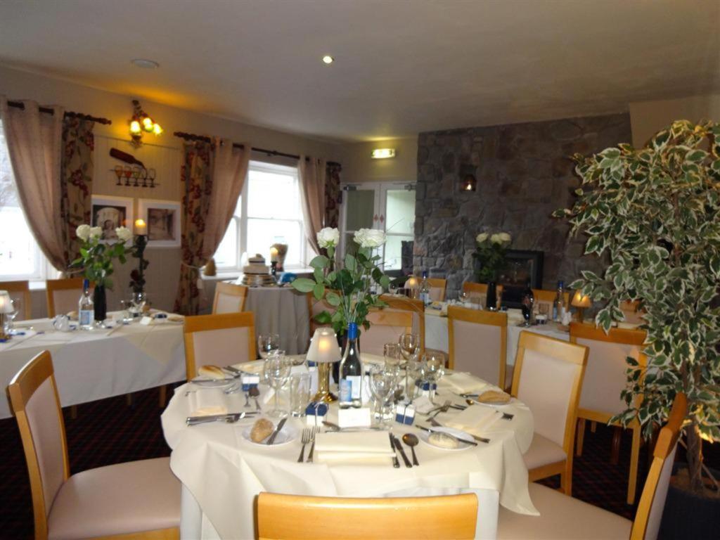 The Commercial Hotel Tarland Екстер'єр фото
